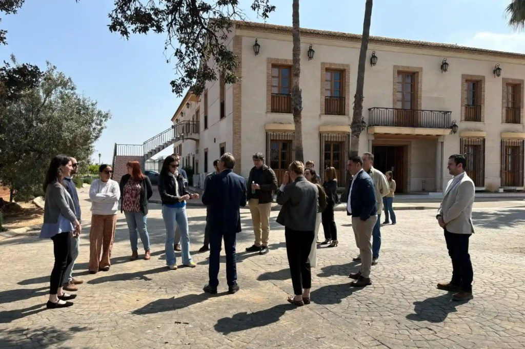 Jornada sobre sistemas alimentarios sostenibles desde el Centro de Experiencias Cajamar Sostenibilidad - Solo Hay Uno 5 práctica en invernaderos de la jornada de Presentación en la jornada de Sistemas alimentarios sostenibles en Paiporta_5