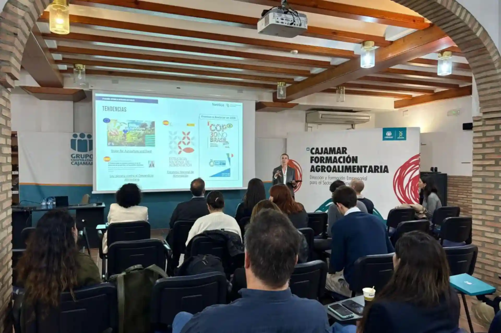 Jornada sobre sistemas alimentarios sostenibles desde el Centro de Experiencias Cajamar Sostenibilidad - Solo Hay Uno 8 Presentación en la jornada de Sistemas alimentarios sostenibles en Paiporta