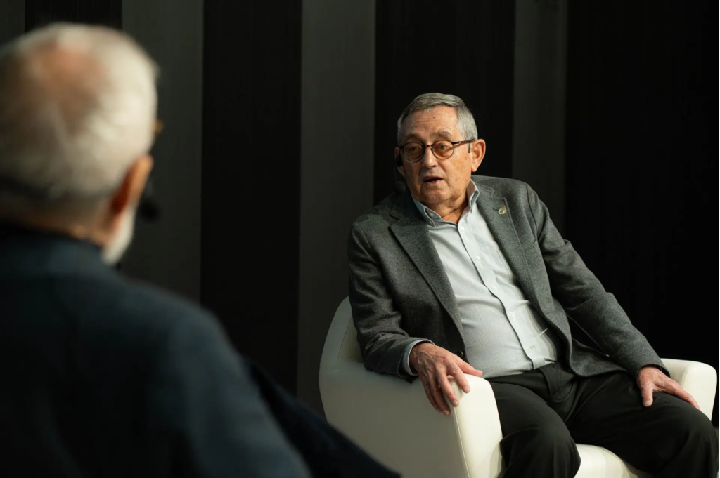 Tras las huellas de Delibes: Un ciclo para despertar la conciencia ambiental en el Siglo XXI Sostenibilidad - Solo Hay Uno Imagen de un momento de la Charla Tras Las Huellas de Delibes