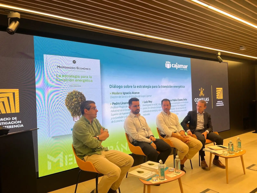 Cajamar analiza las claves del cambio del modelo energético en España y Europa Sostenibilidad - Solo Hay Uno Presentación publicación La estrategia para la transición energética análisis del futuro energético