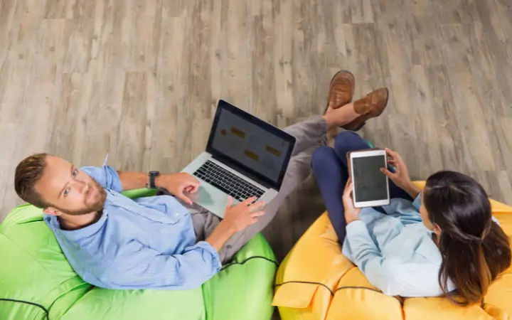 Contribuimos a nuestra huella de carbono digital tanto en el trabajo como en casa. 