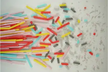 El color de los microplásticos es mucho más importante de lo que parece